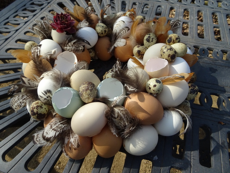 Kranz beklebt mit Eierschalen